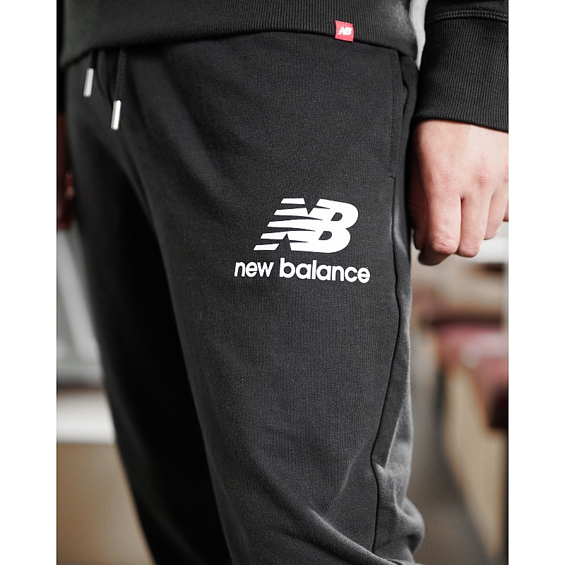 Брюки New Balance NB Ess Stacked Logo Чоловіки р.S