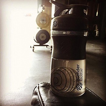 Спортивная бутылка-шейкер BlenderBottle SportMixer 20oz/590ml Black (ORIGINAL)