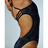 Суцільний жіночий купальник TYR Women's Blackout Camo Trinityfit, Black/Black, 26, Black/Black