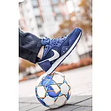 Кросівки Nike VENTURE RUNNER Чоловіки р.39 Синій