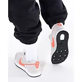 Кросівки Nike WMNS VENTURE RUNNER Жіноча р.37.5