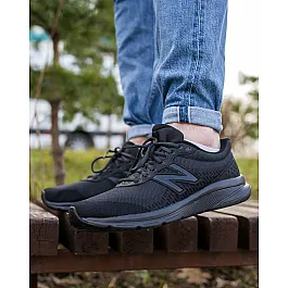 Кросівки New Balance 411 Чоловіча р.41.5 Чорний