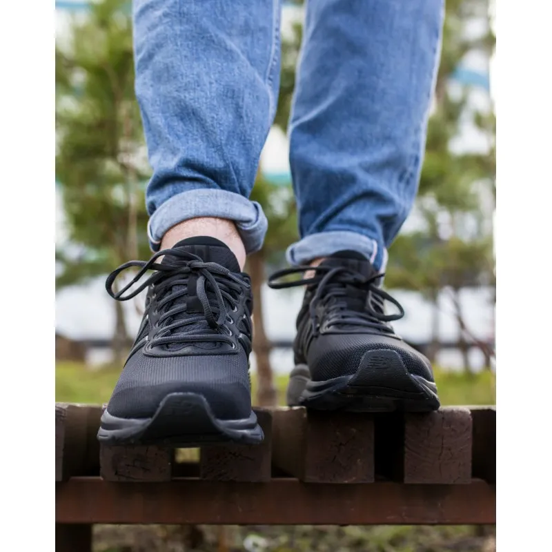 Кросівки New Balance 411 Чоловіча р.41.5 Чорний