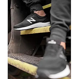 Кросівки New Balance Arishi V5 Чоловіки р.42.5 Комбінований