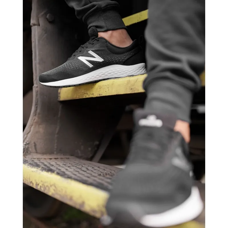 Кросівки New Balance Arishi V5 Чоловіки р.42.5 Комбінований