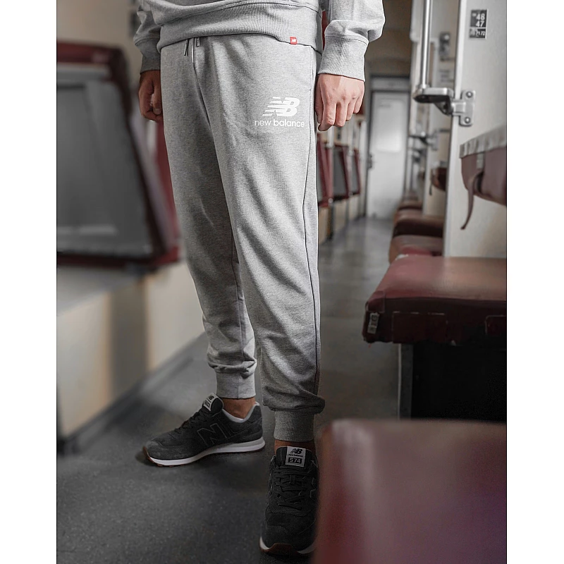 Брюки New Balance NB ESSENTIALS STACKED LOGO Чоловіки р.S