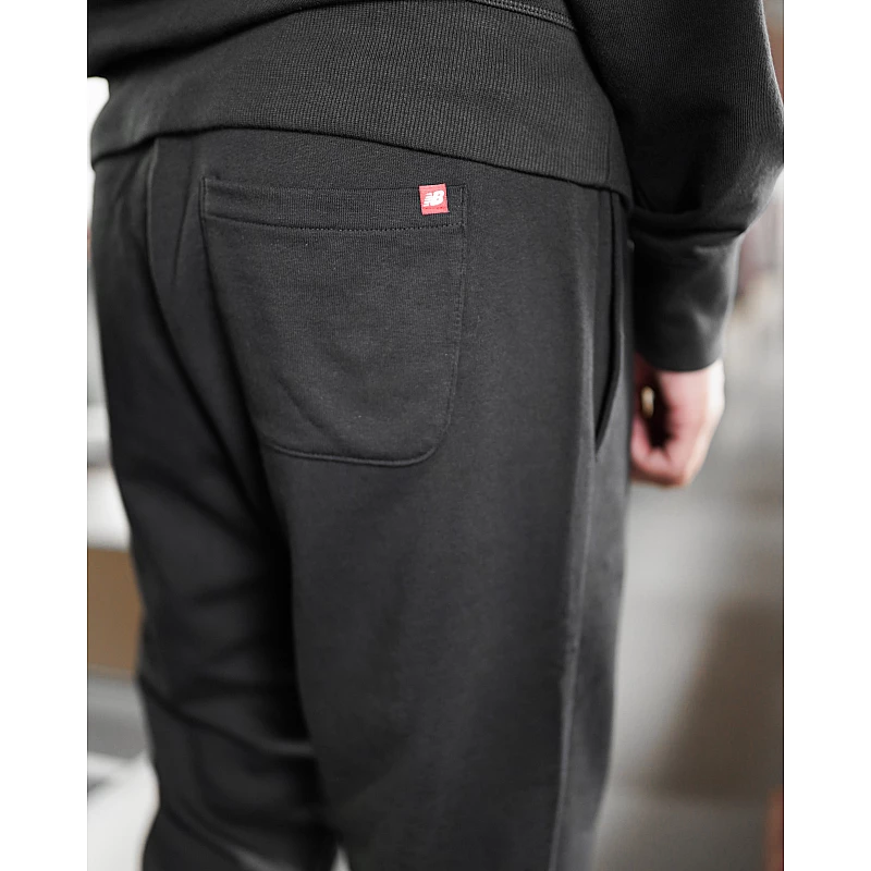 Брюки New Balance NB Ess Stacked Logo Чоловіки р.S