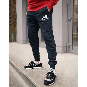 Брюки New Balance NB Ess Stacked Logo Чоловіки р.M