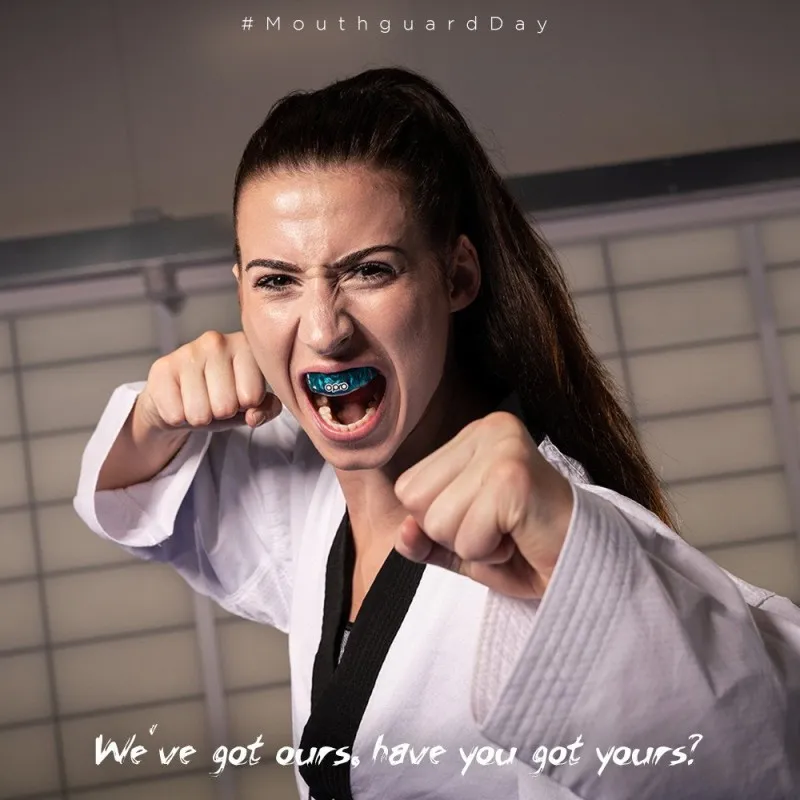 Капа OPRO Snap-Fit UFC Hologram White фото товару