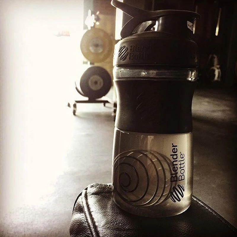 Спортивная бутылка-шейкер BlenderBottle SportMixer 20oz/590ml Black (ORIGINAL)