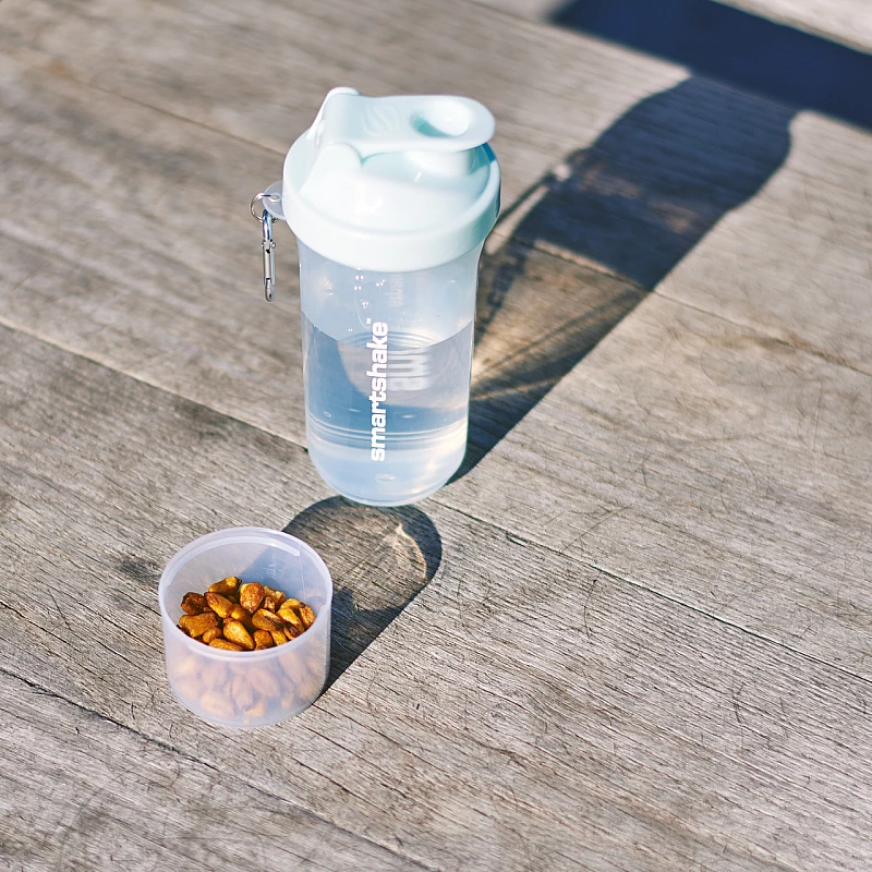 Шейкер спортивний Smartshake Slim 500ml Pure White