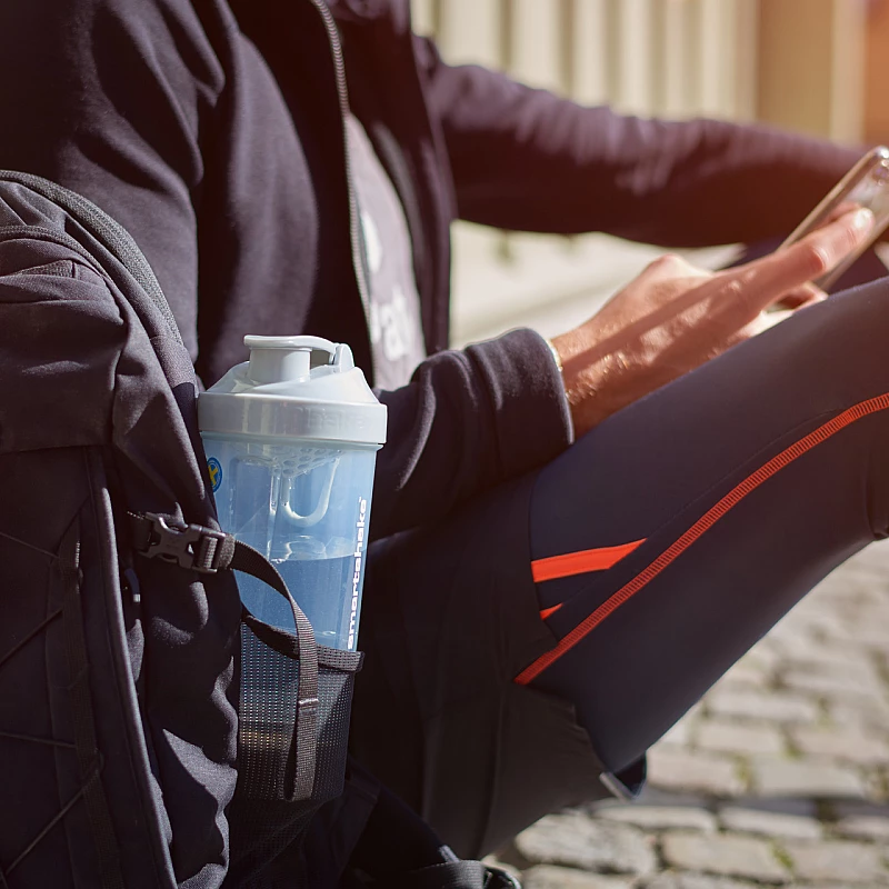 Шейкер спортивний Smartshake Slim 500ml Pure White