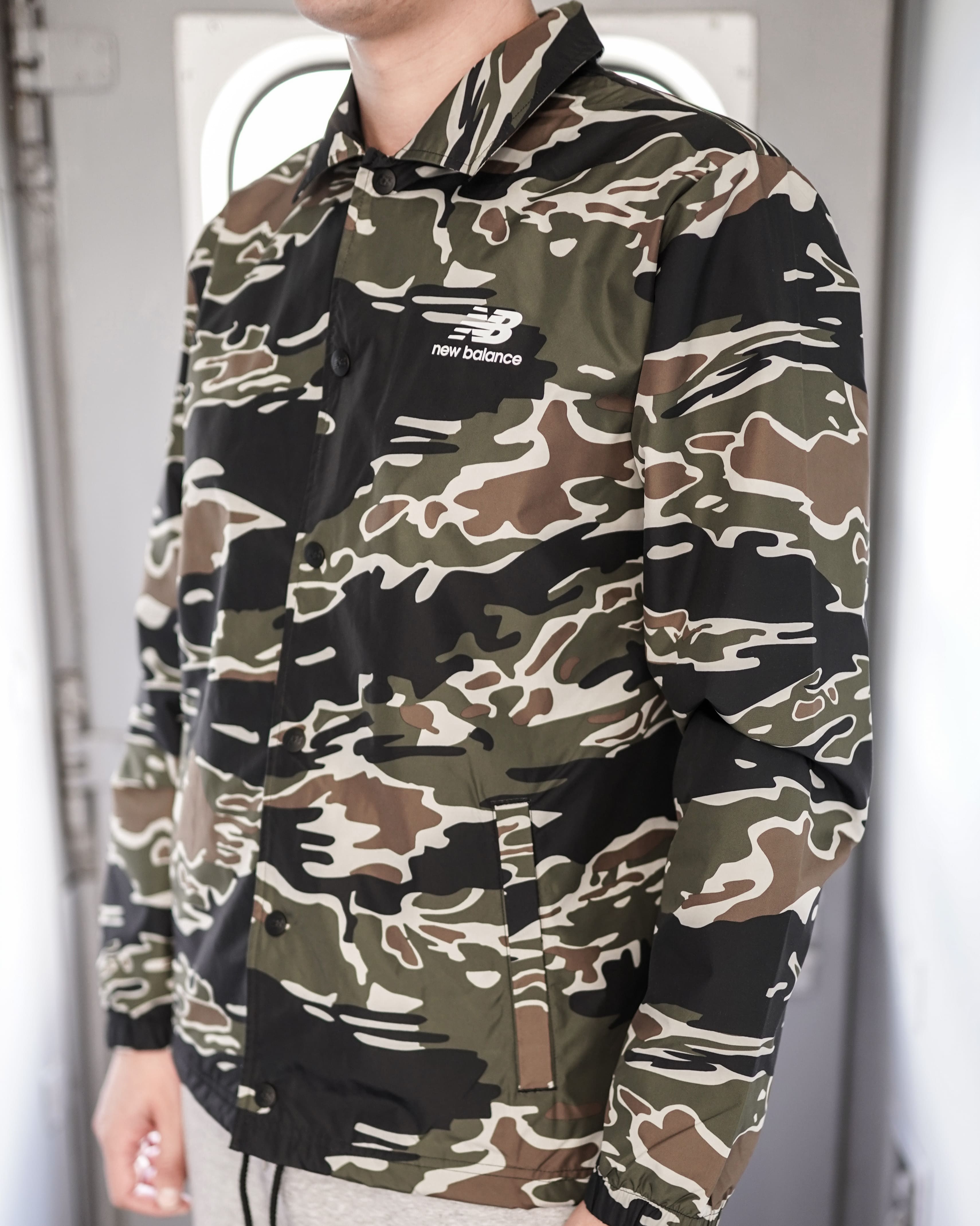 Вітровка New Balance NB CLASSIC CAMO COACHES Чоловіча р.S Комбінований