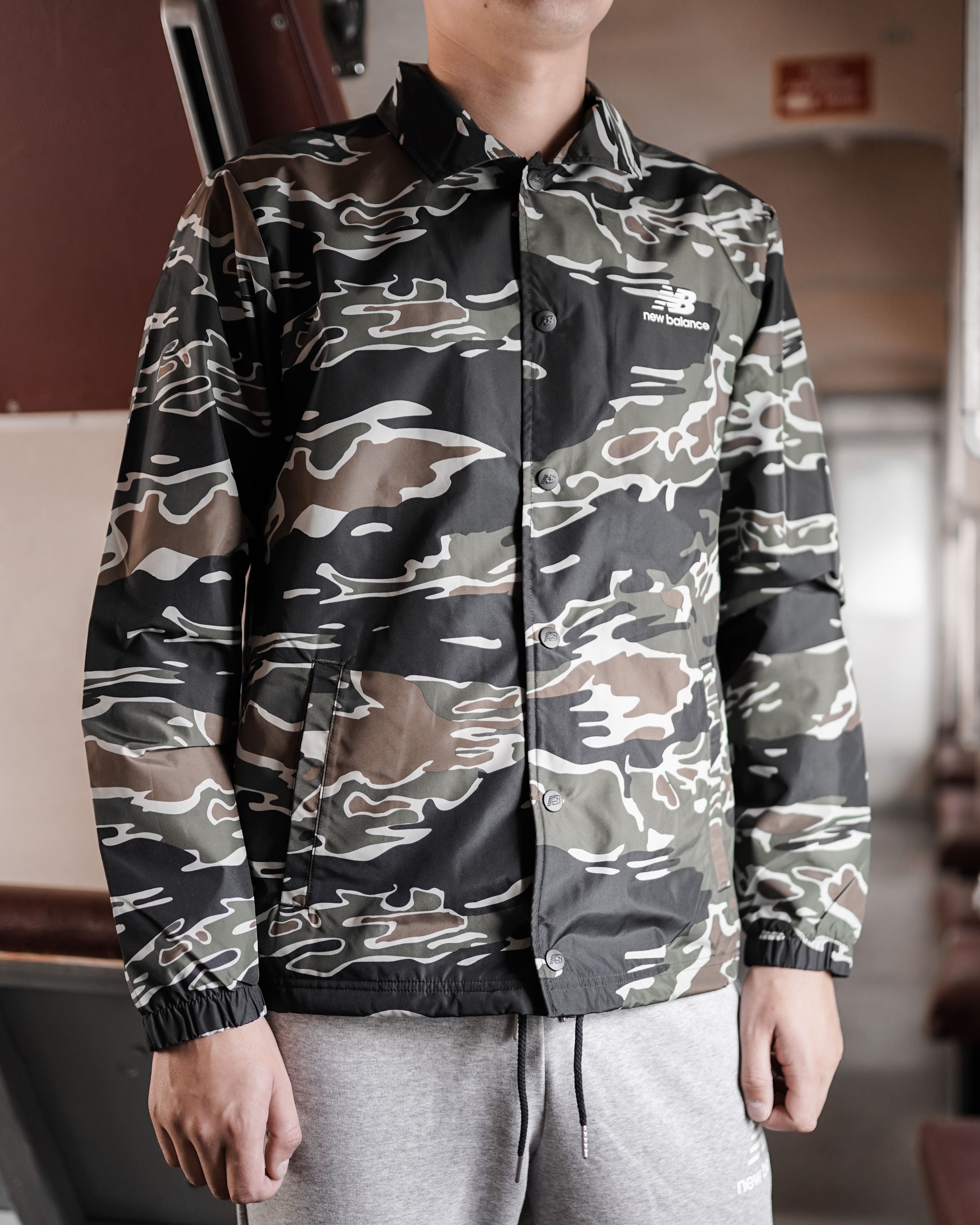 Вітровка New Balance NB CLASSIC CAMO COACHES Чоловіча р.S Комбінований