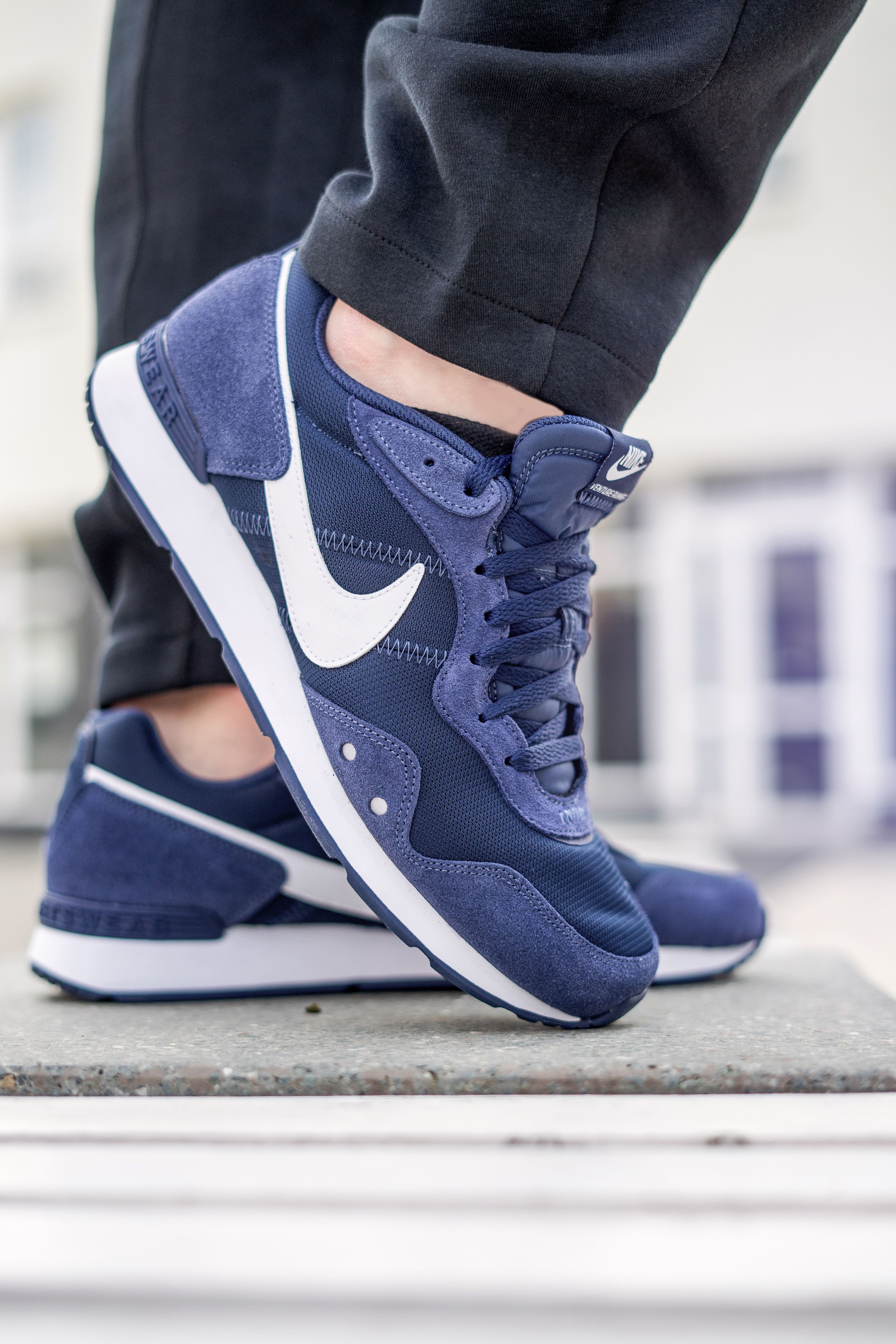 Кросівки Nike VENTURE RUNNER Чоловіча р.42.5 Синій/Білий