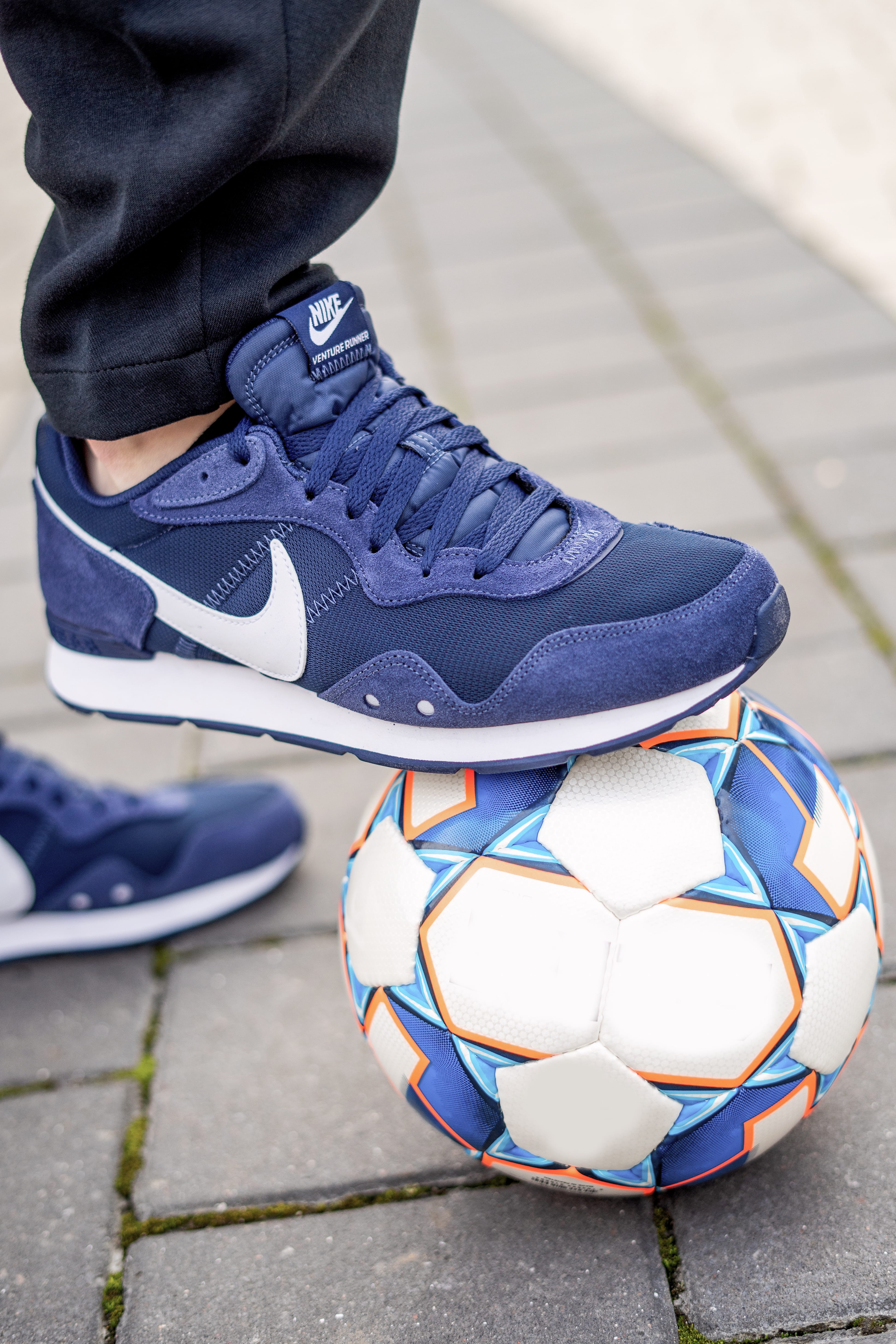 Кросівки Nike VENTURE RUNNER Чоловіча р.42.5 Синій/Білий