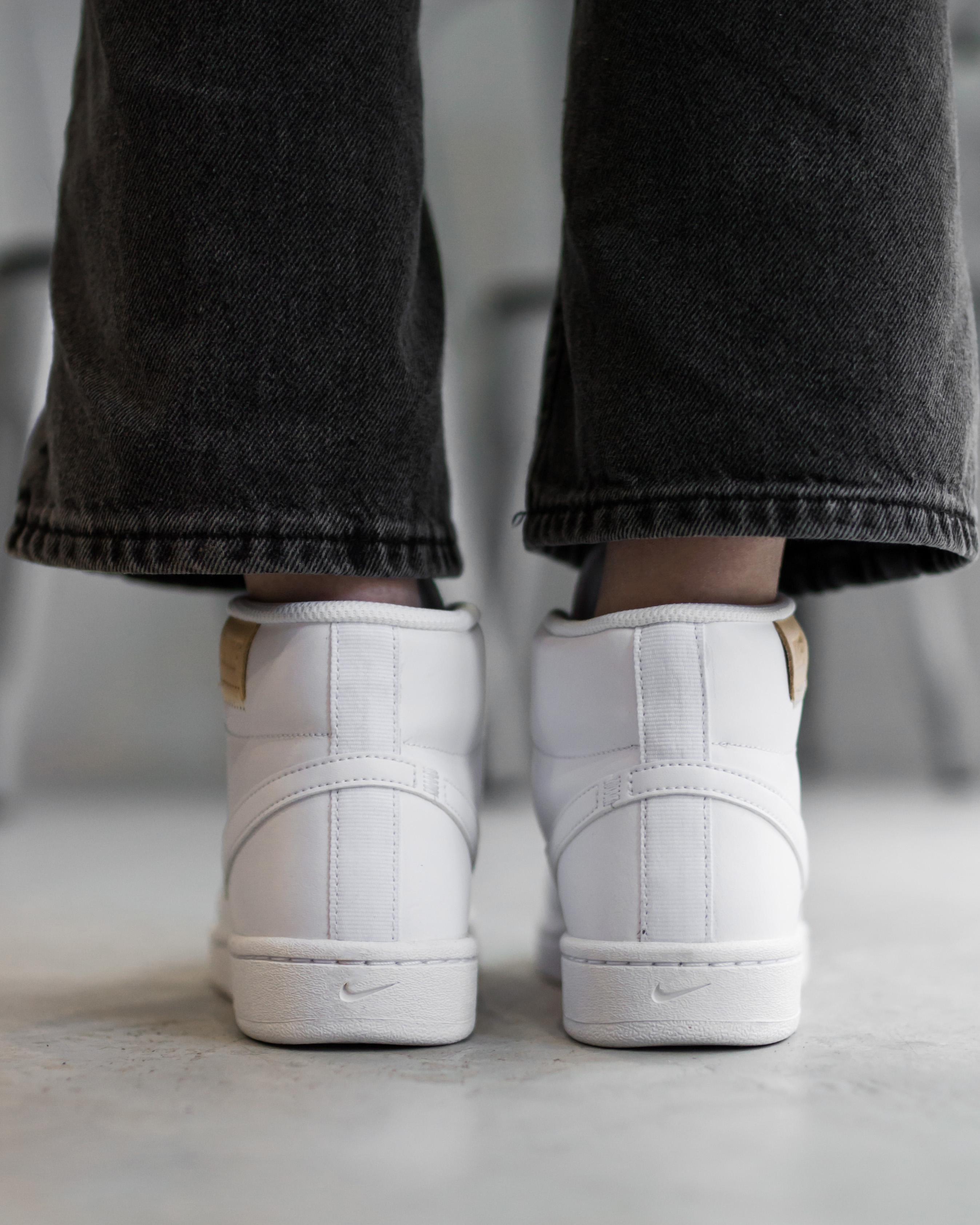 Кросівки Nike Court Royale 2 Mid Жінки р.38