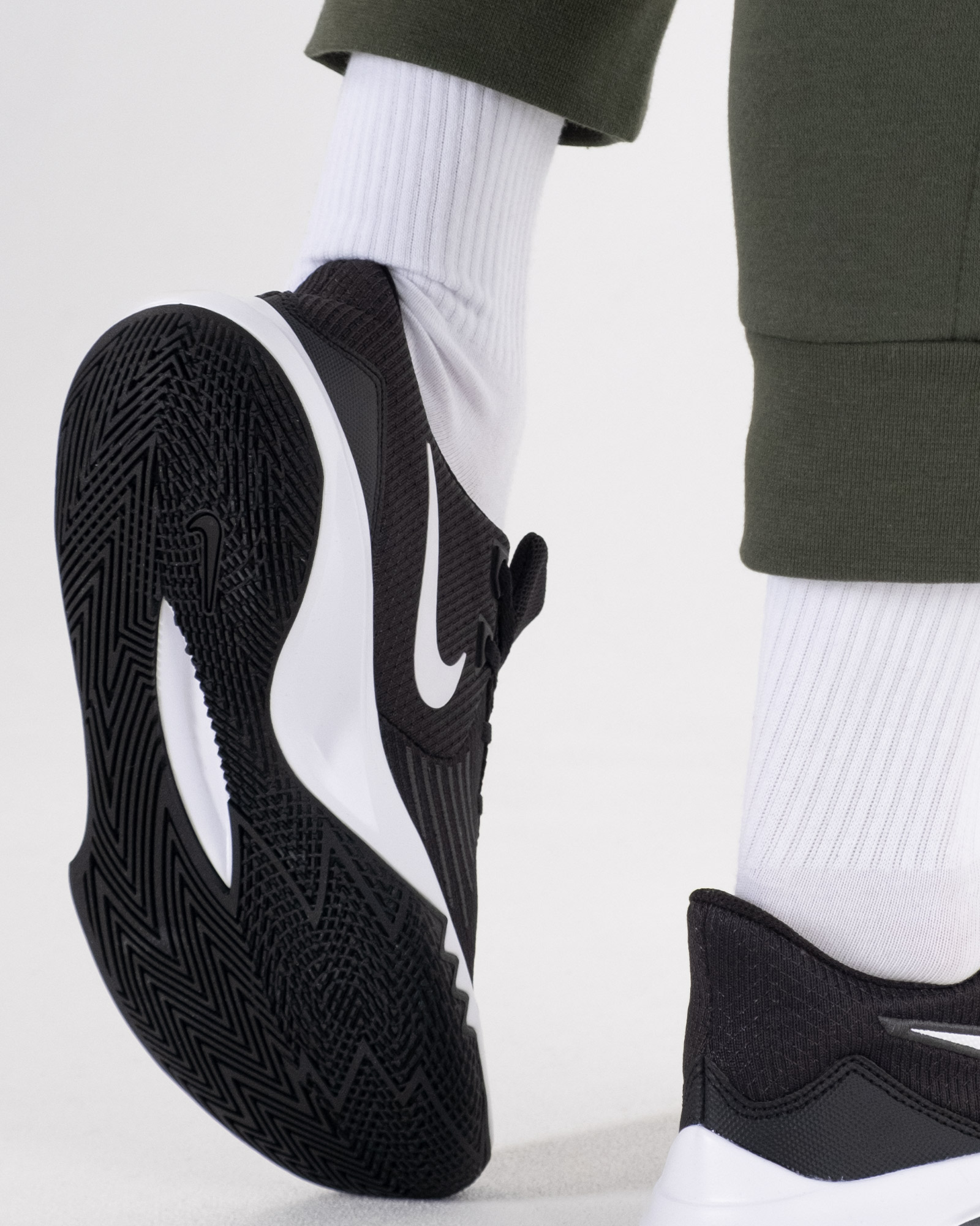 Кросівки Nike PRECISION V Унісекс р.45.5 Чорний