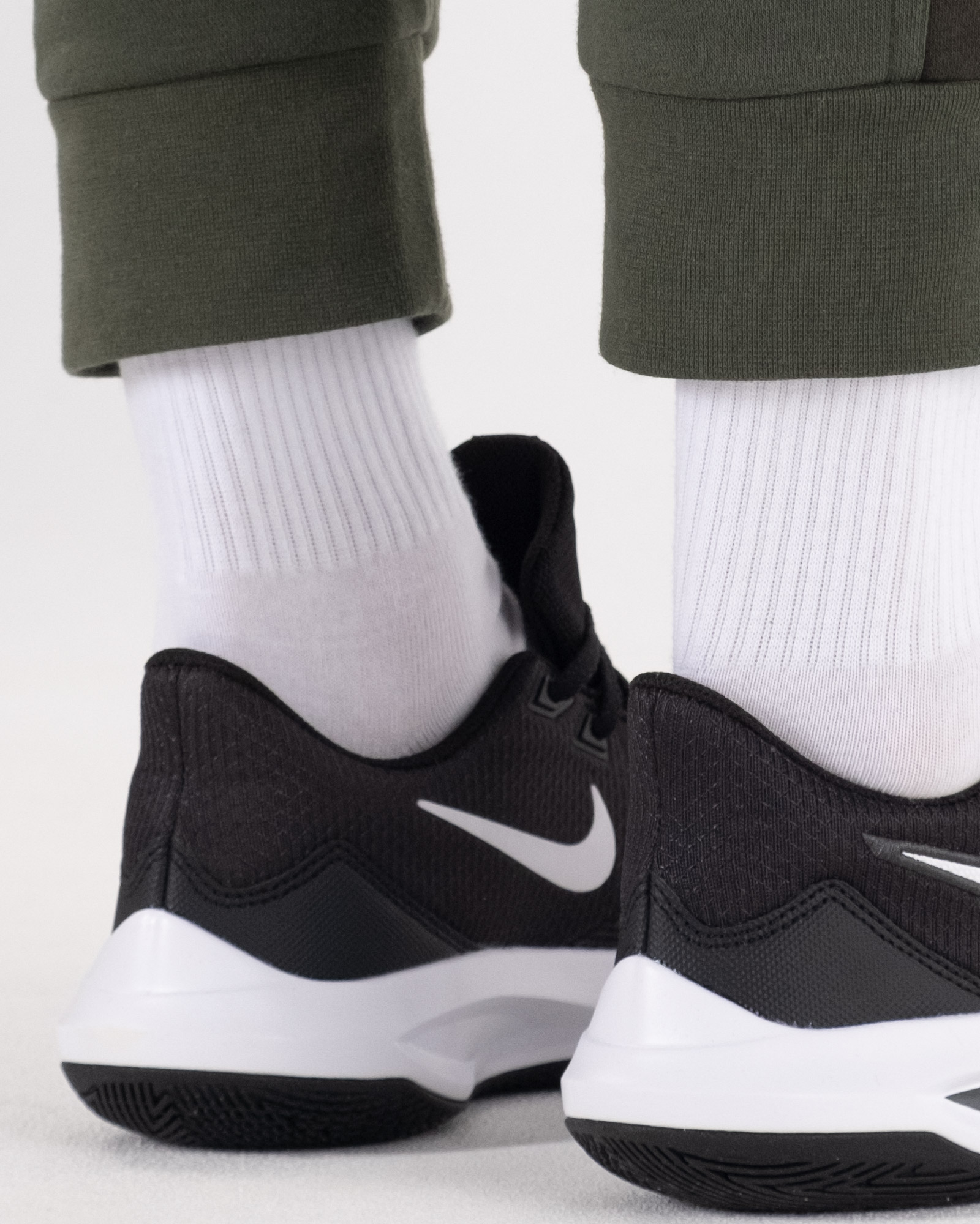 Кросівки Nike PRECISION V Унісекс р.45.5 Чорний