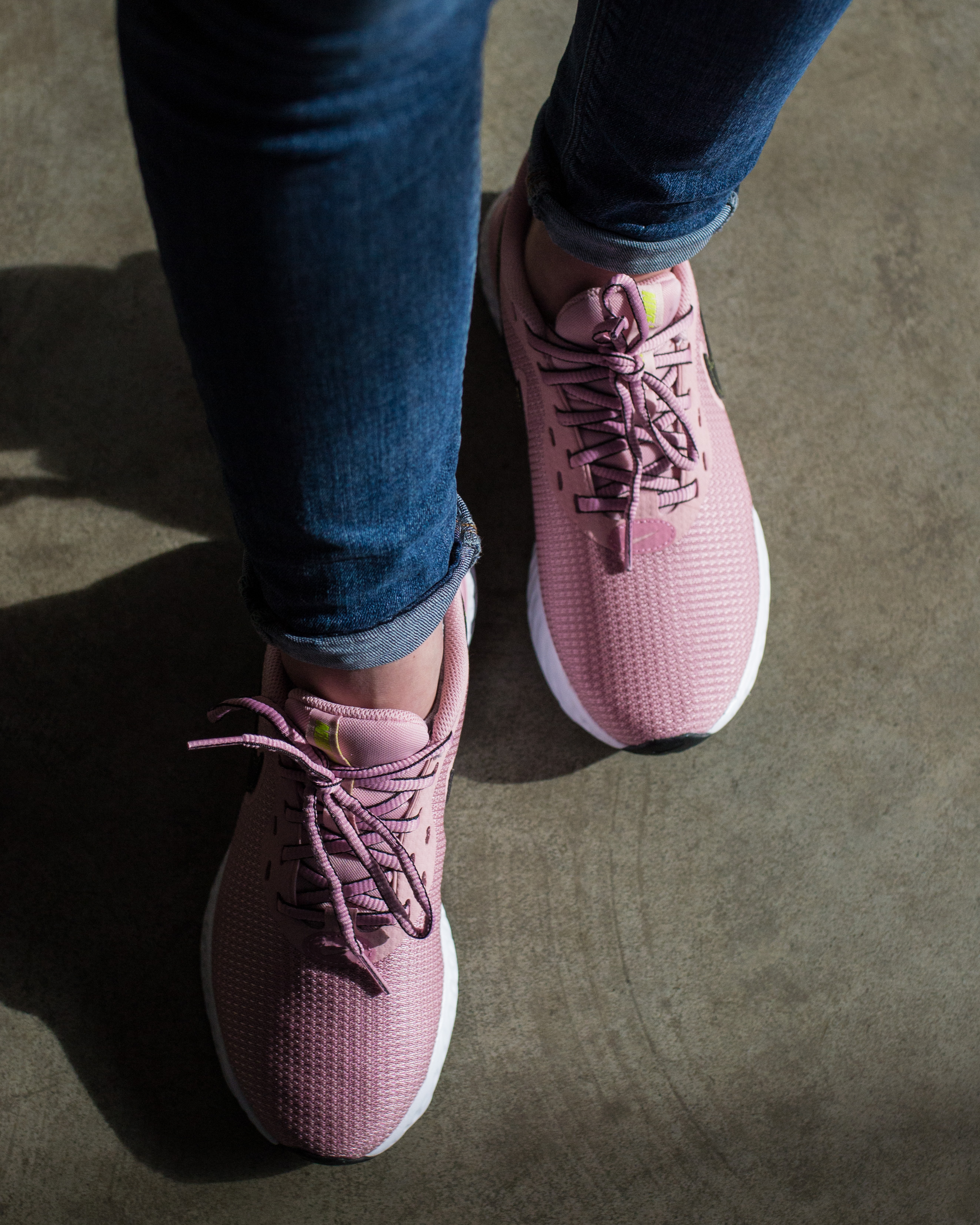 Кросівки Nike W REVOLUTION 5 EXT Жіноча р.41 Рожевий