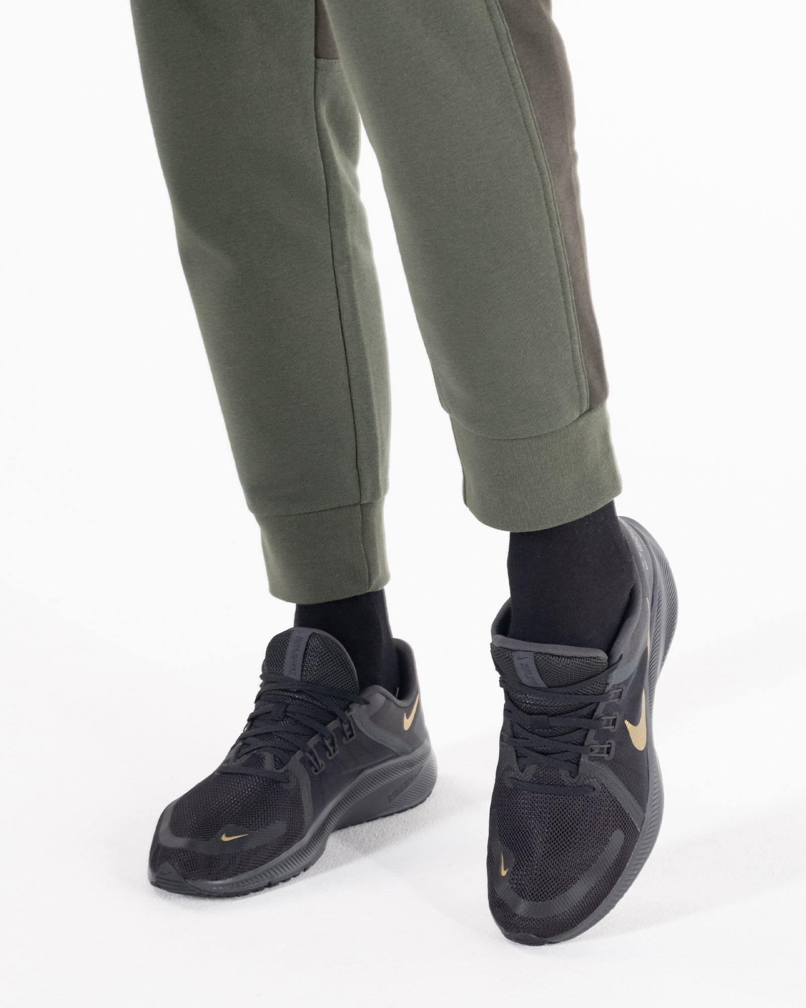 Кросівки Nike QUEST 4 Чоловіча р.42