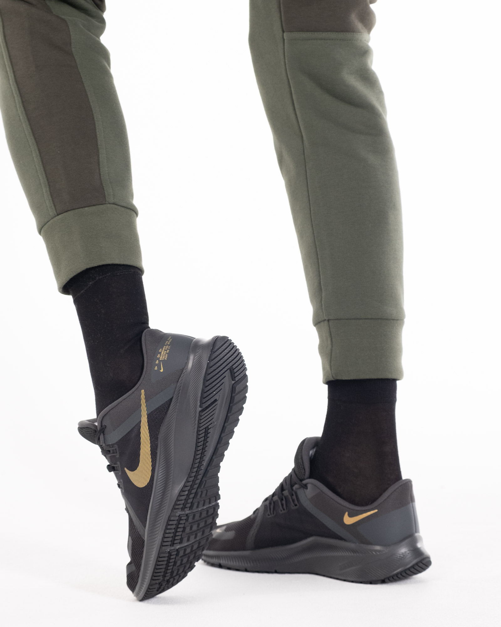 Кросівки Nike QUEST 4 Чоловіча р.42