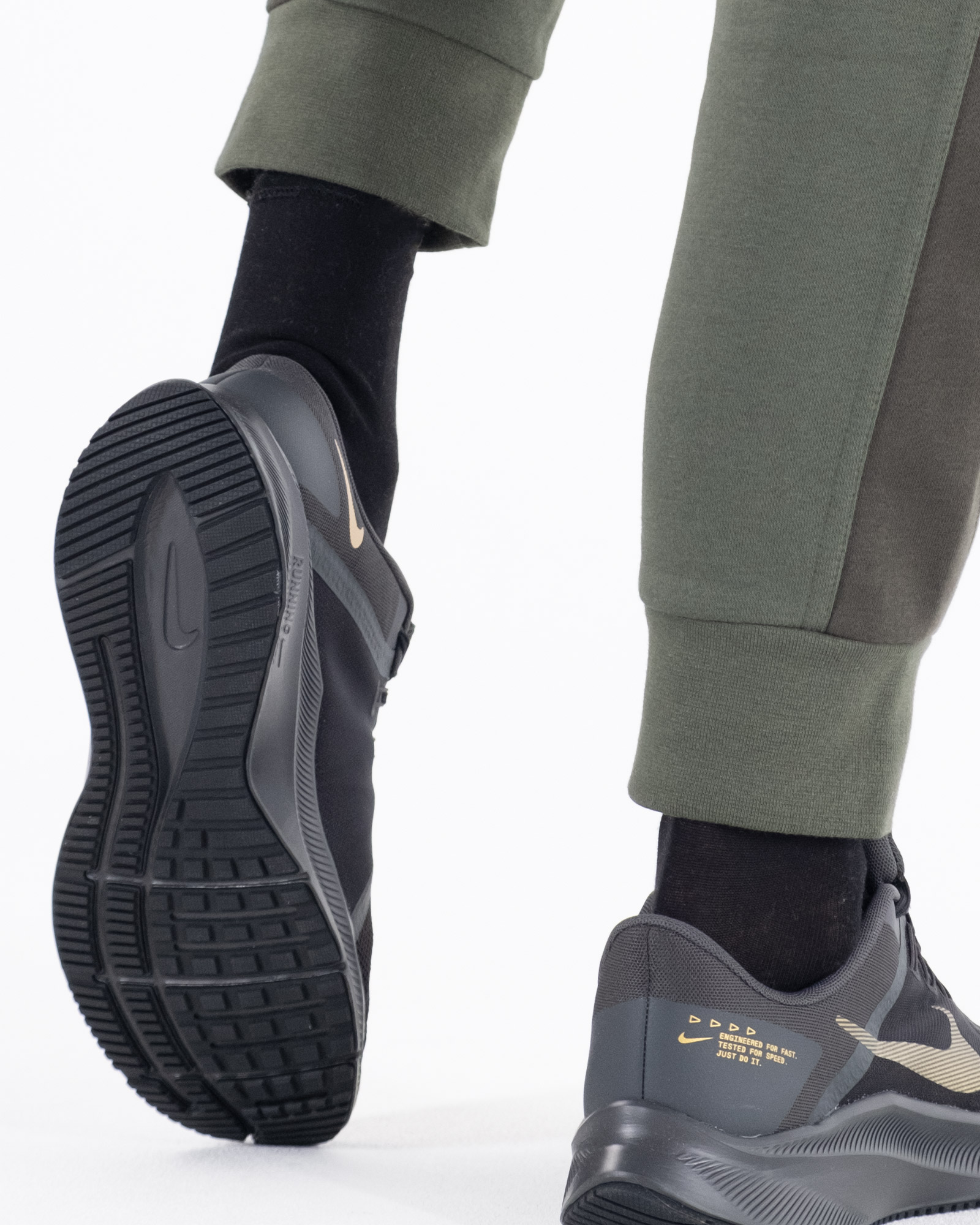 Кросівки Nike QUEST 4 Чоловіча р.42