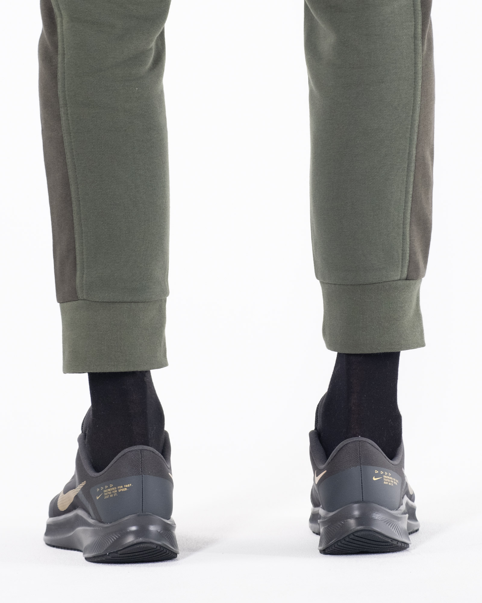 Кросівки Nike QUEST 4 Чоловіча р.42