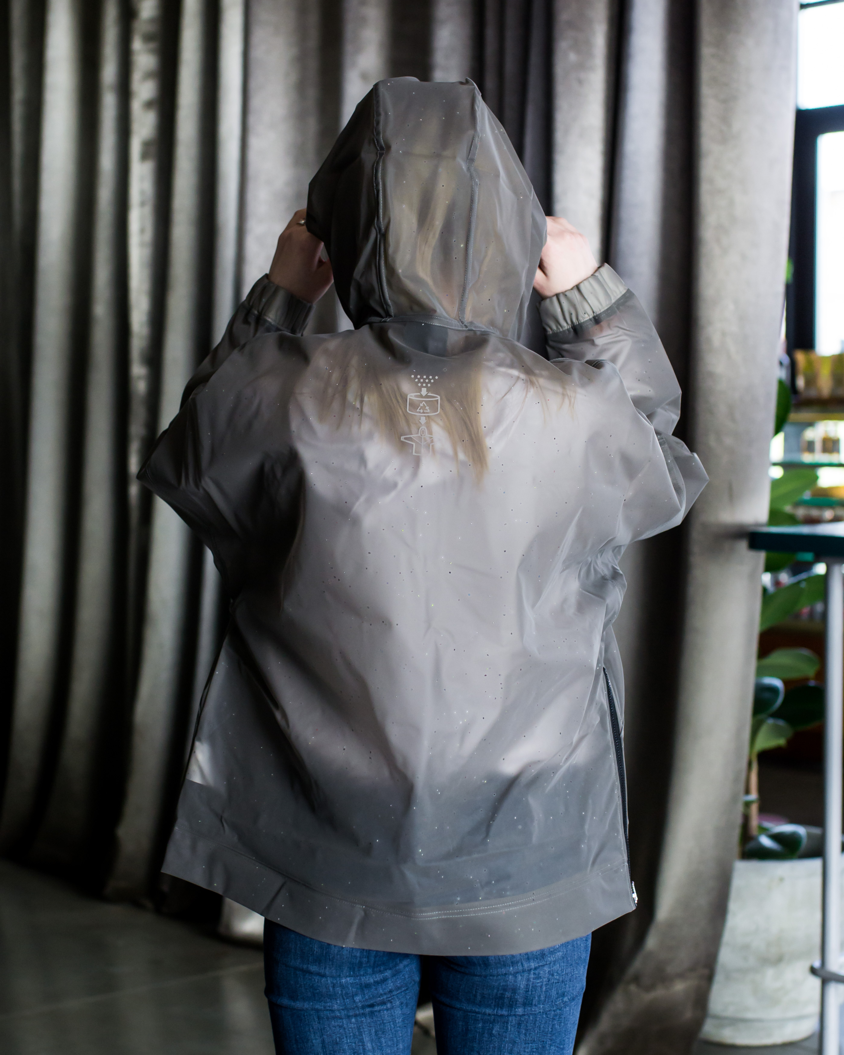 Толстовка Nike W NSW JKT ANRK TRPNT EARTH DAY Жінки р.XS Комбінований