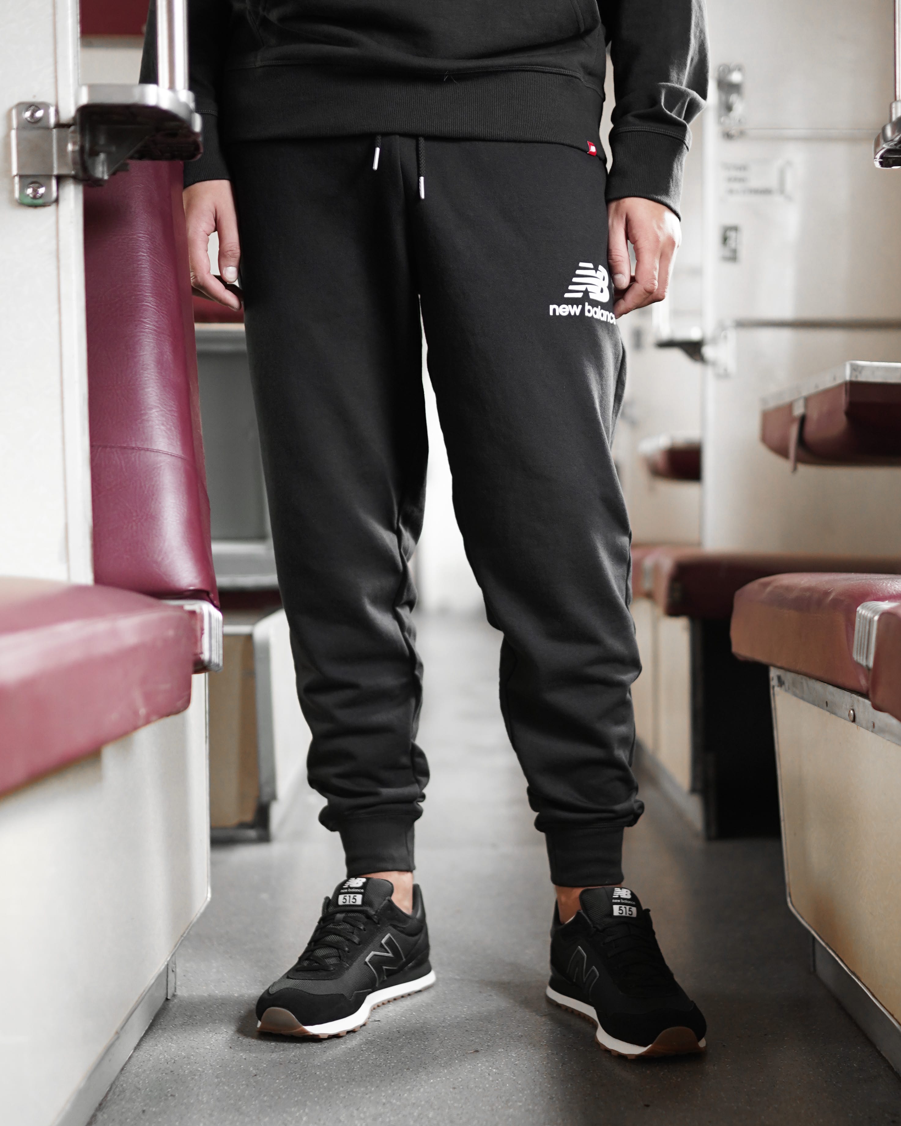 Брюки New Balance NB Ess Stacked Logo Чоловіки р.S