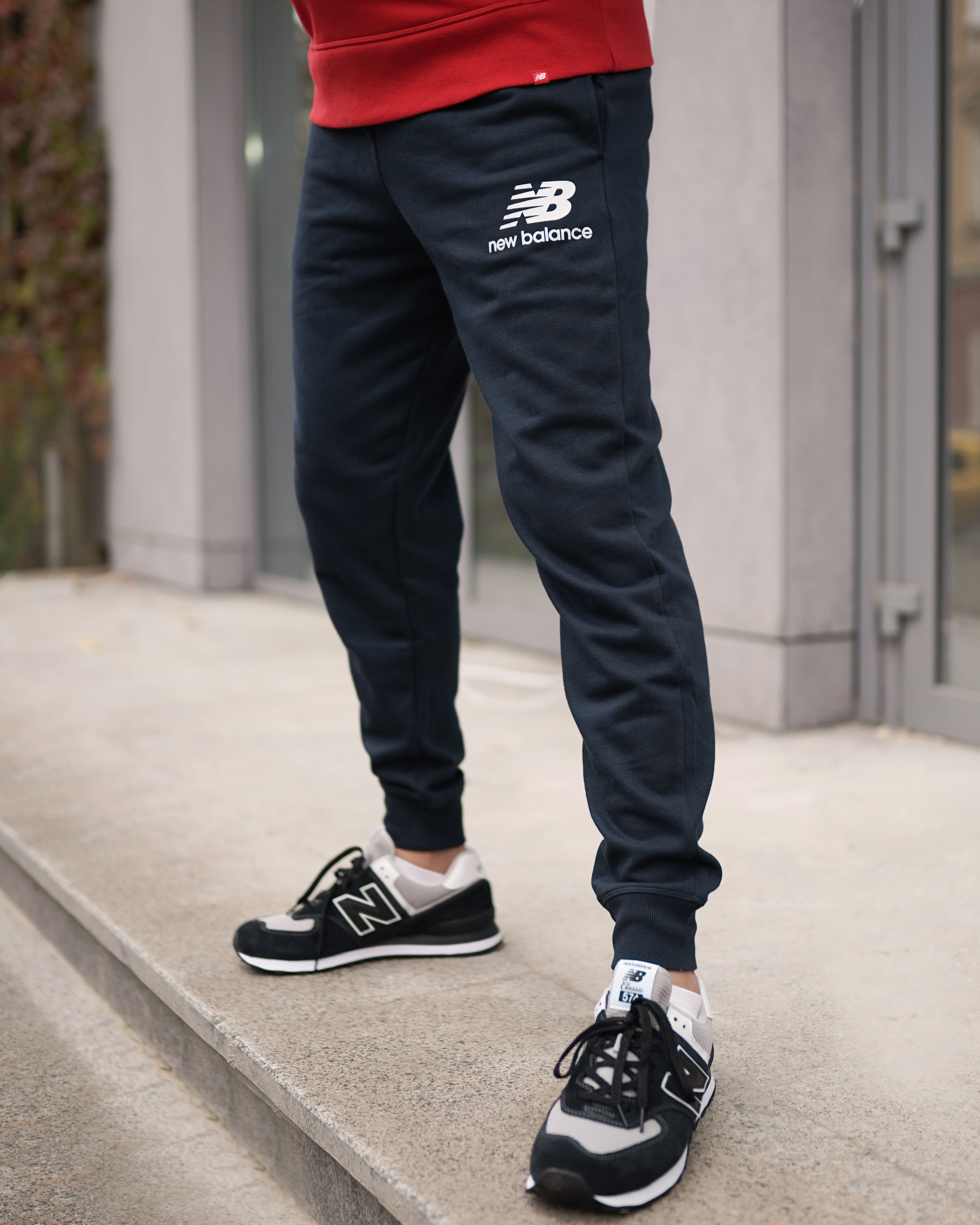 Брюки New Balance NB Ess Stacked Logo Чоловіки р.M