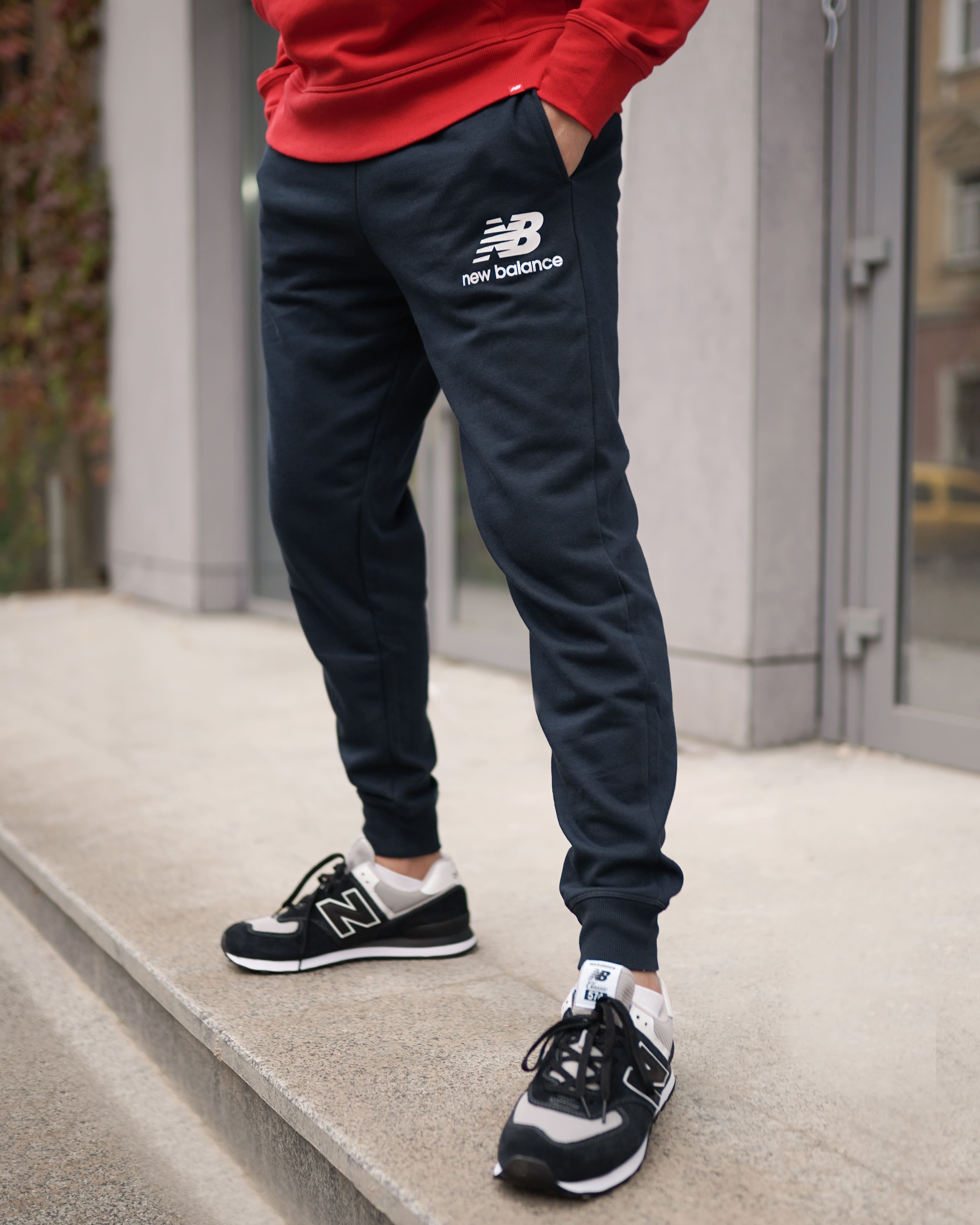 Брюки New Balance NB Ess Stacked Logo Чоловіки р.M