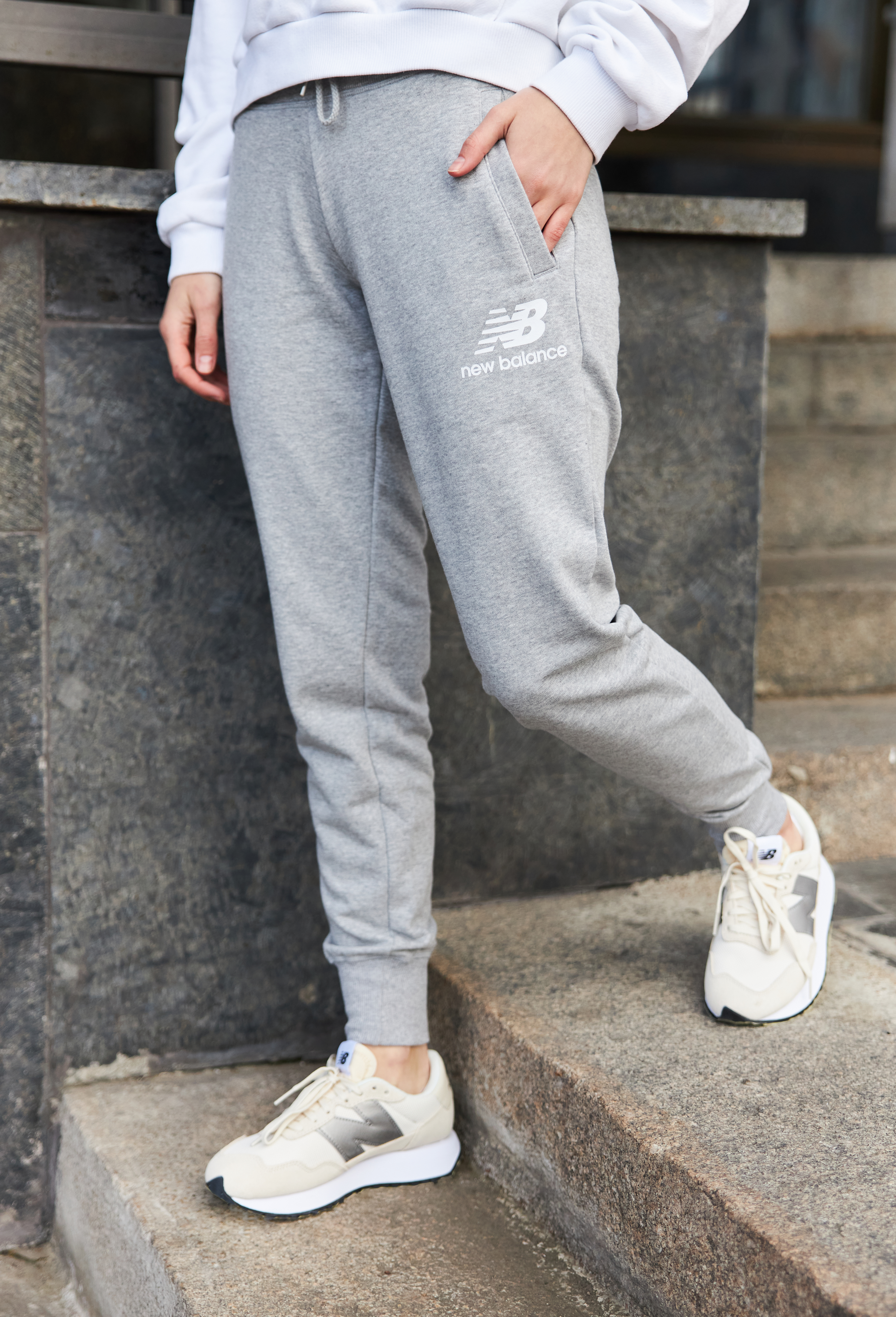 Брюки New Balance Essentials FT Жінки р.M