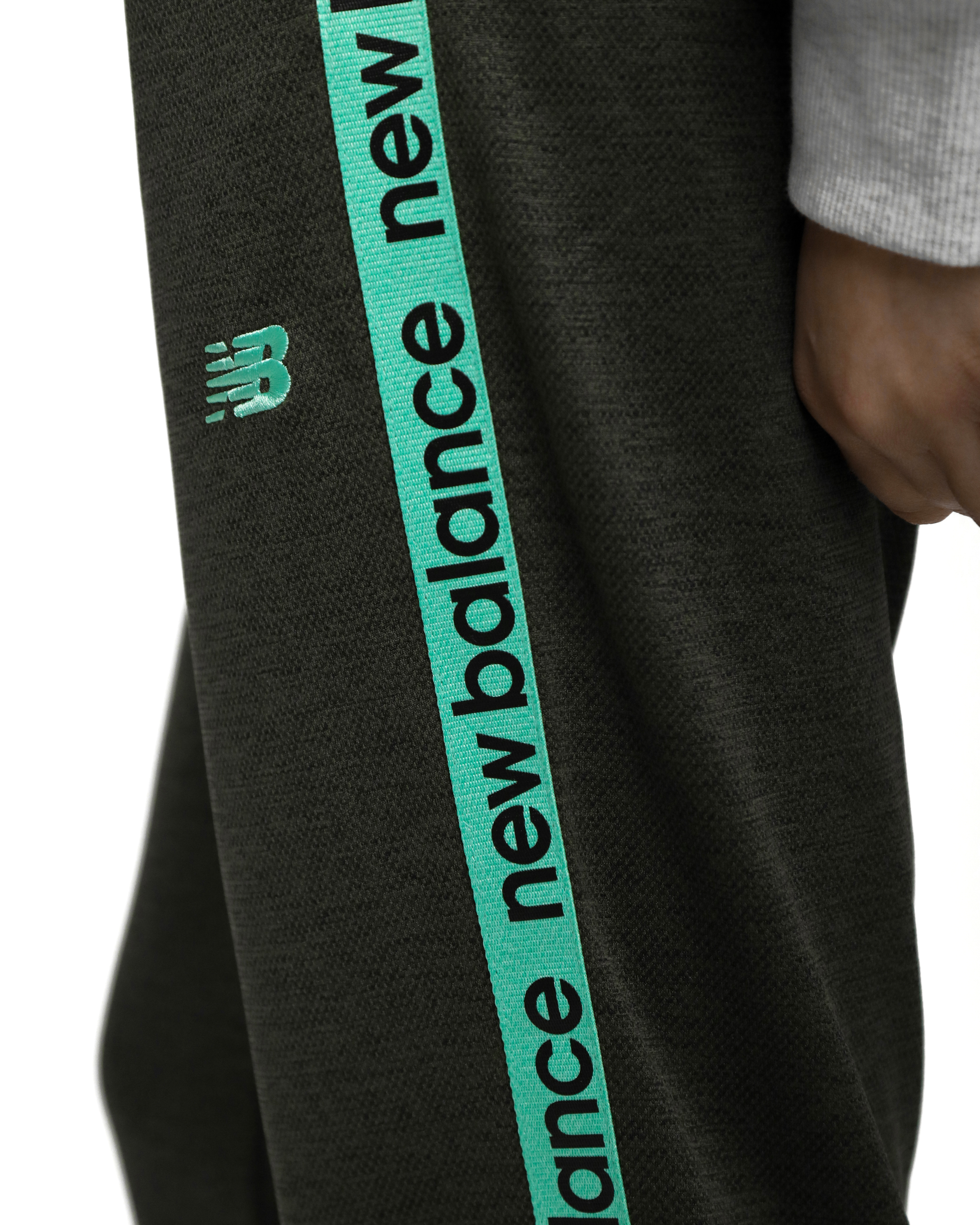 Брюки New Balance Relentless Jogger Жіноча р.XS Зелений/Чорний