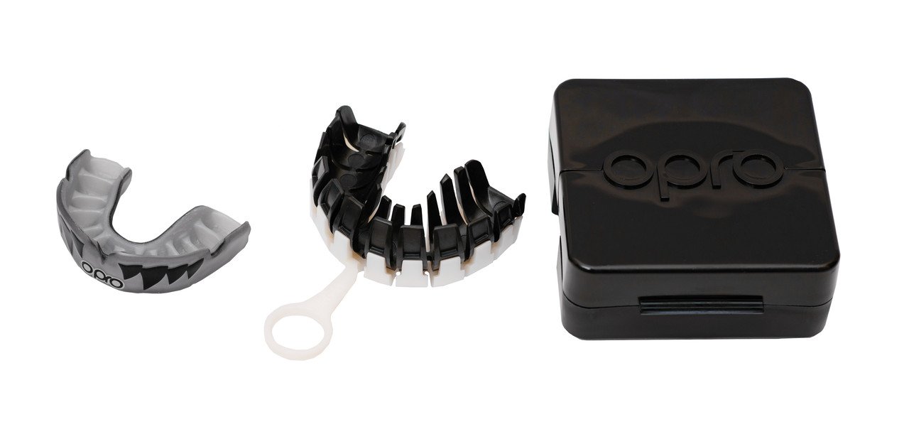 Капа OPRO Power - Fit Aggression-Jaws Silver / White фото товару