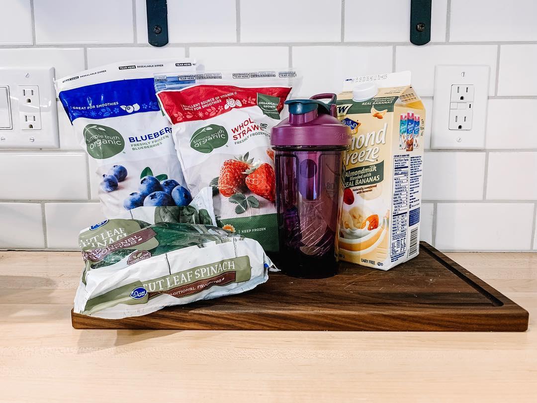 Спортивная бутылка-шейкер BlenderBottle Pro24 Tritan 710ml Plum (ORIGINAL) фото товару