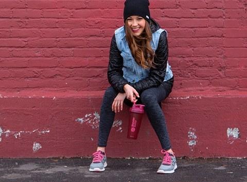 Спортивный шейкер BlenderBottle Classic Loop 820ml Plum (ORIGINAL) фото товару