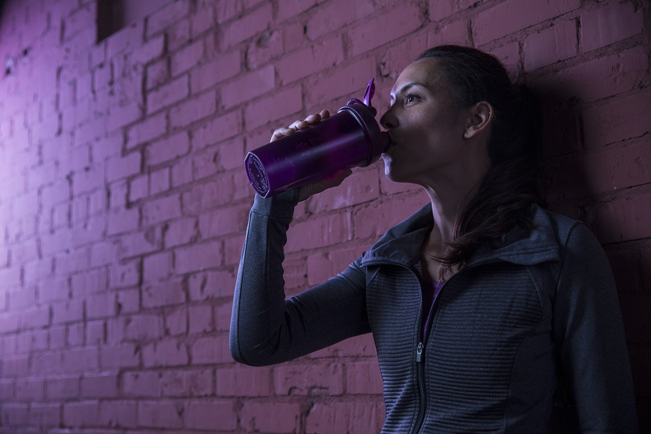 Спортивный шейкер BlenderBottle Classic Loop 820ml Plum (ORIGINAL) фото товару