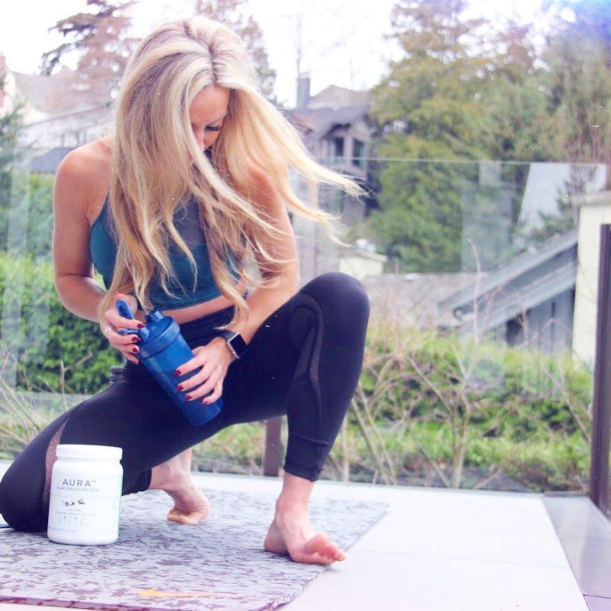 Спортивный шейкер BlenderBottle Classic Loop 820ml Cyan (ORIGINAL) фото товару