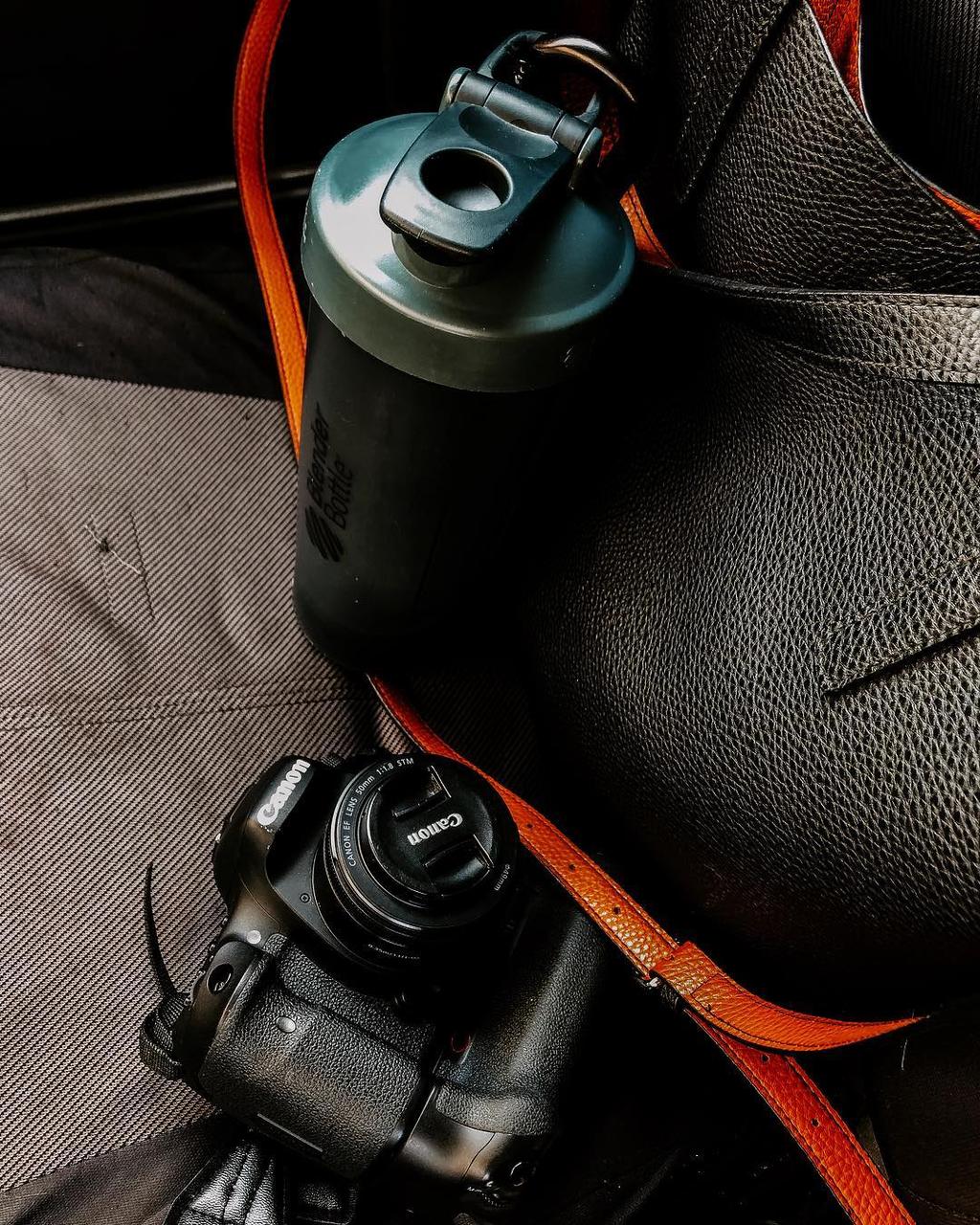 Спортивный шейкер BlenderBottle Classic Loop 820ml Black (ORIGINAL) фото товару