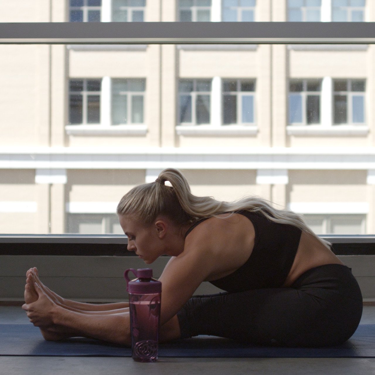 Спортивная бутылка-шейкер BlenderBottle Radian Tritan 940ml Plum (ORIGINAL) фото товара