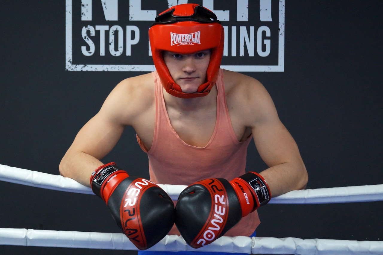 Боксерські рукавиці PowerPlay 3023 A Чорно-Червоні [натуральна шкіра] 16 унцій фото товару