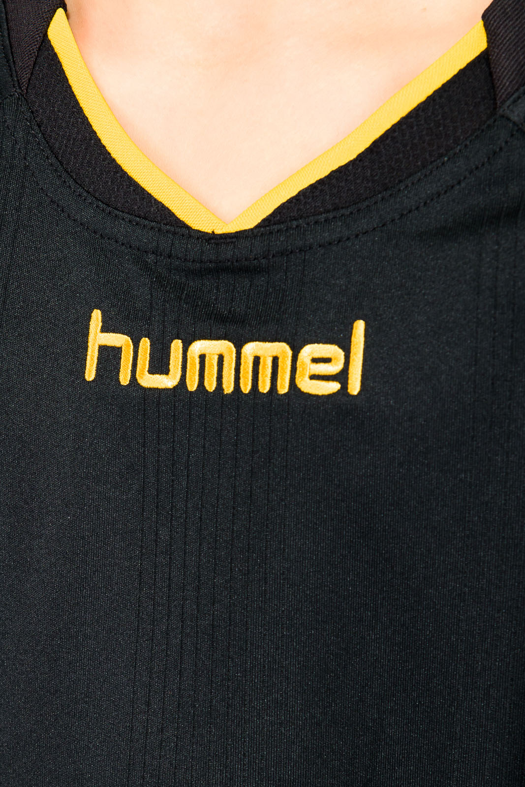 Футболка детская Hummel STAY AUTHENTIC POLY JERSEY черно-желтая фото товара