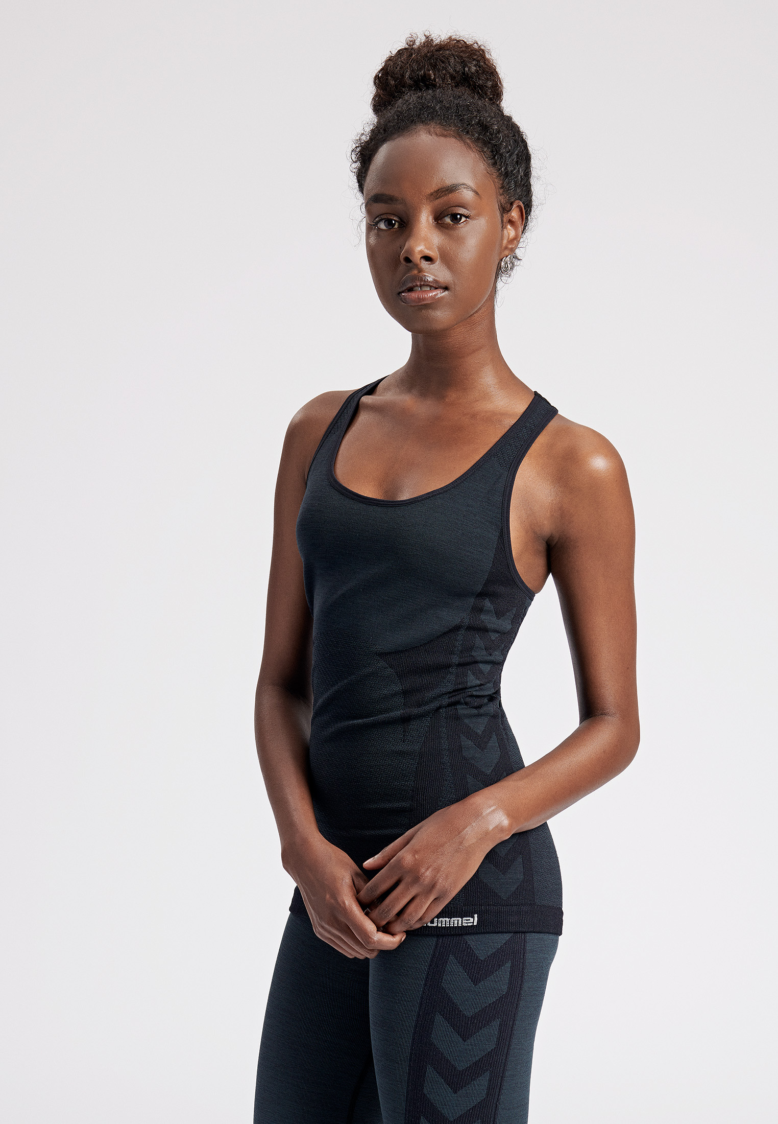 Майка HMLCLEA SEAMLESS TOP 201-804-2001-M/L Взрослые Женский ЧЕРНЫЙ