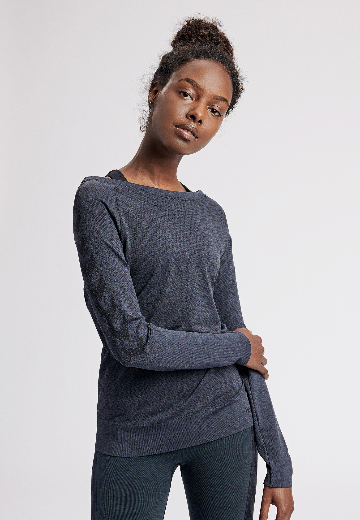 Свитшот HMLLILOU SEAMLESS T-SHIRT L/S 201-822-2508-XS/S Взрослые Женский ТЕМНО-СЕРЫЙ