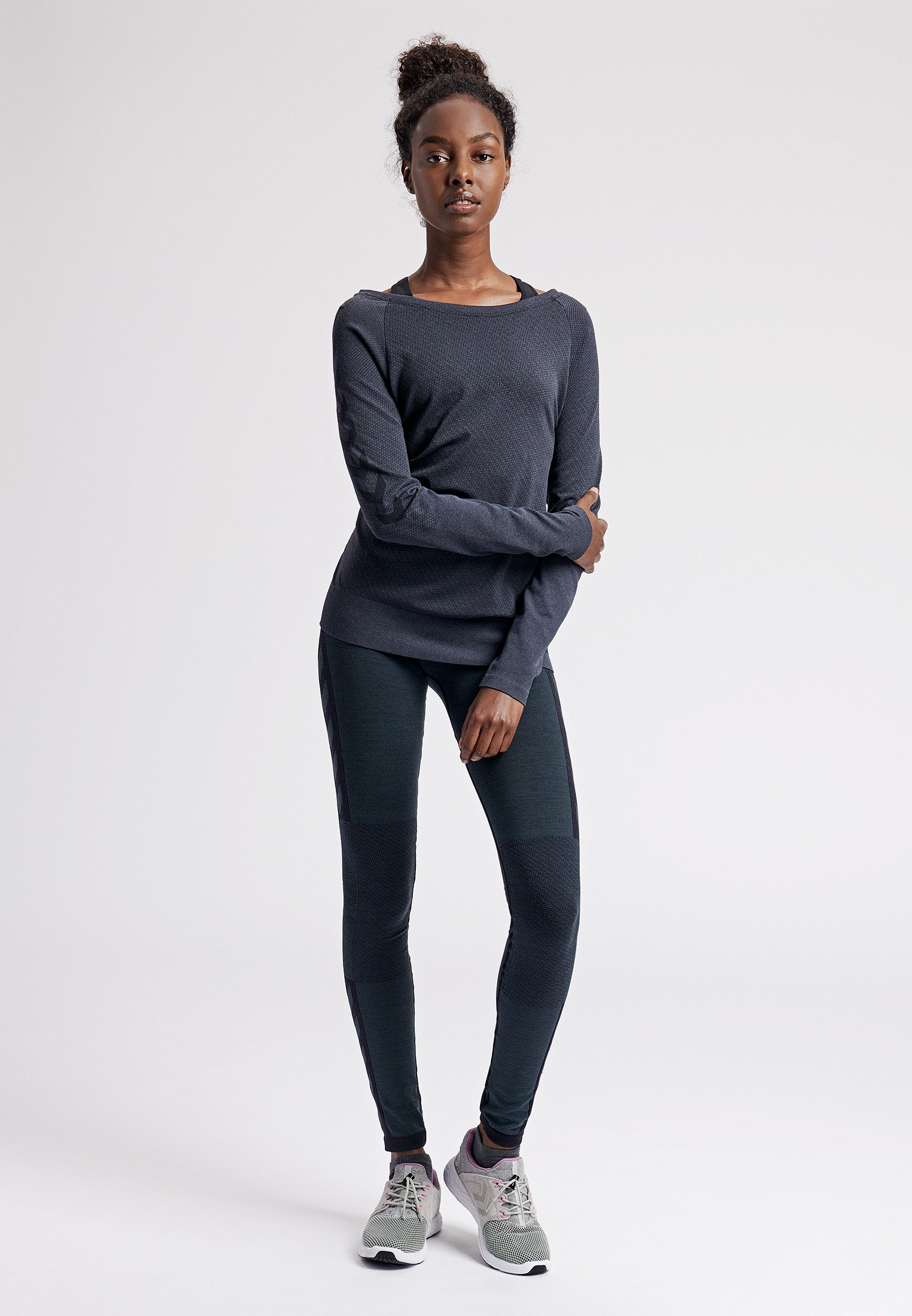 Свитшот HMLLILOU SEAMLESS T-SHIRT L/S 201-822-2508-XS/S Взрослые Женский ТЕМНО-СЕРЫЙ