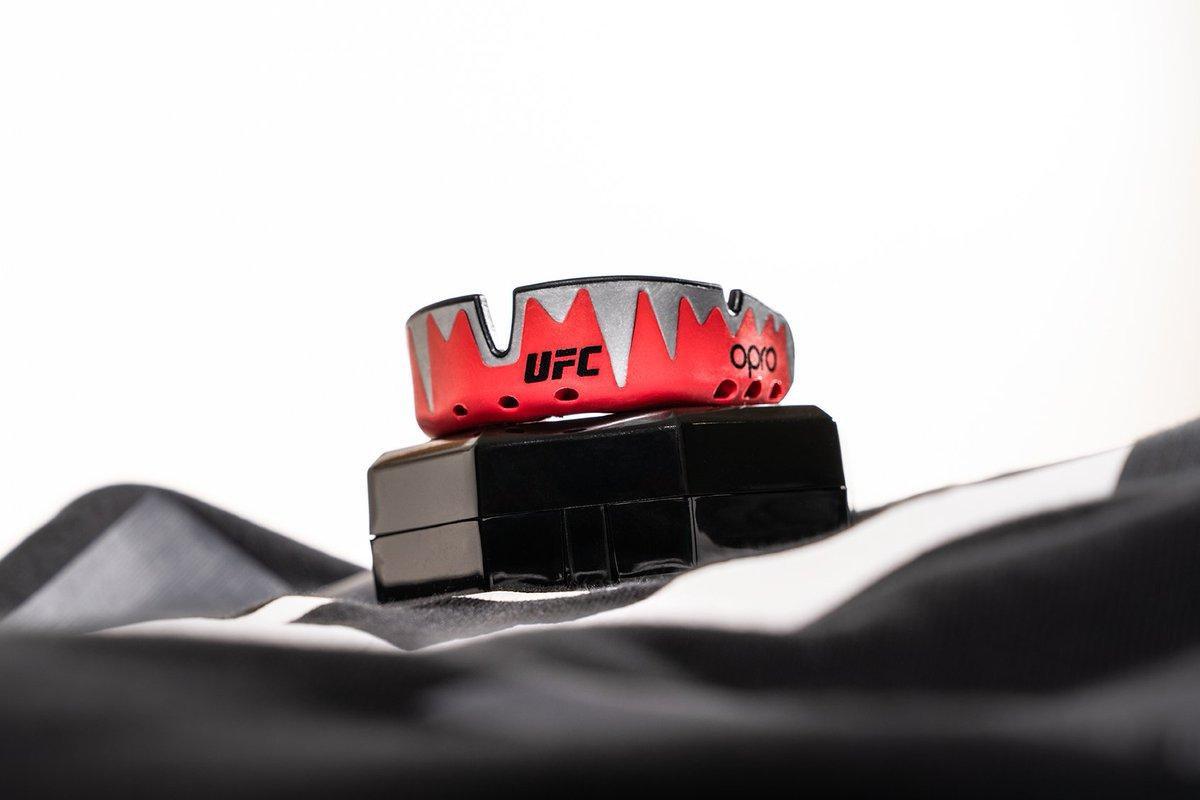 Капа OPRO Platinum UFC Hologram Red Metal/Black (art. 002261001)