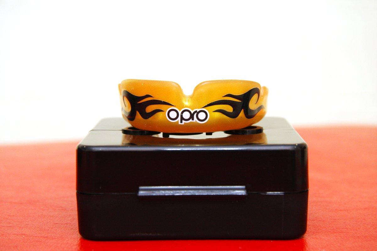 Капа OPRO Power-Fit Bling-Urban Series Gold /White (art.002269003)