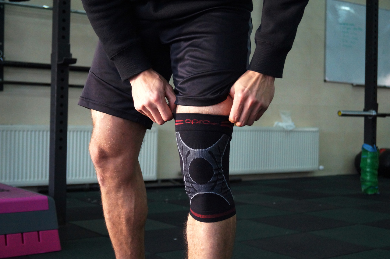 Наколенник спортивный OPROtec Knee Sleeve TEC5736-SM S Черный