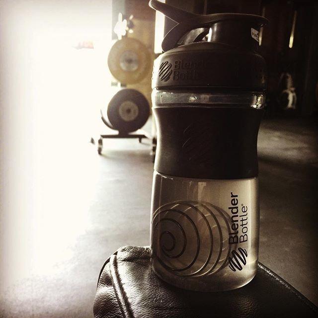 Спортивная бутылка-шейкер BlenderBottle SportMixer 20oz/590ml Black (ORIGINAL)